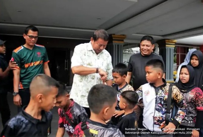 Dilepas Wabup Hendrizal, 11 Atlet Silat Usia Dini Inhu Bidik Prestasi di Pekanbaru