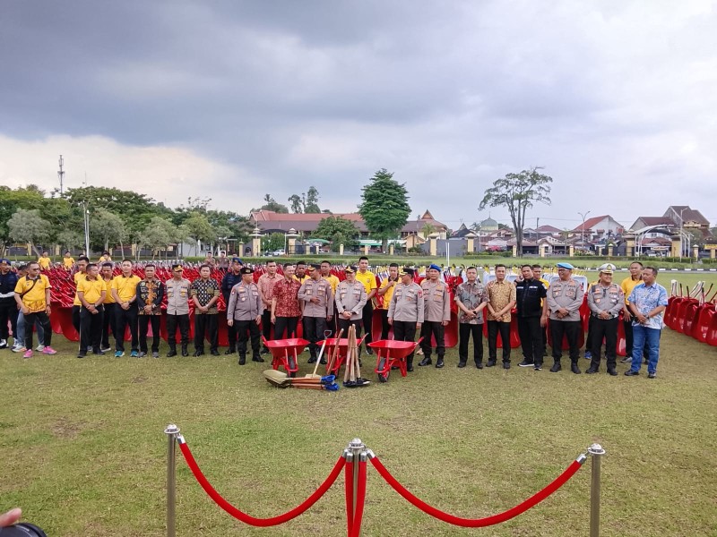 Polda Riau Kirim Ribuan Angkong ke Aceh dan Sumbar