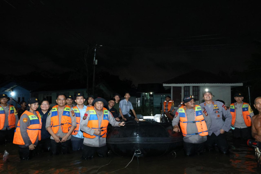 Jendral Bintang Satu Turun Langsung Tinjau Banjir di Pekanbaru