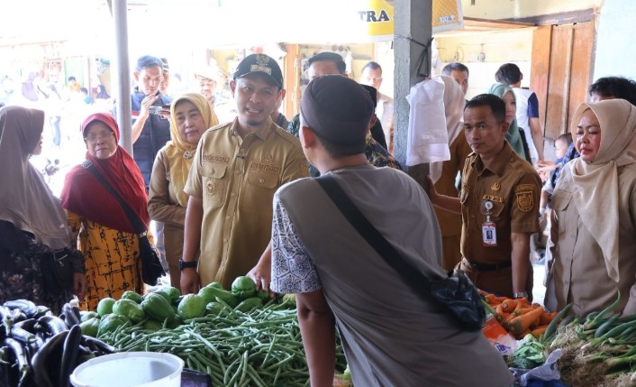 Pastikan Harga Stabil Jelang Idul Adha, Wako Pekanbaru Turun ke Pasar Dupa