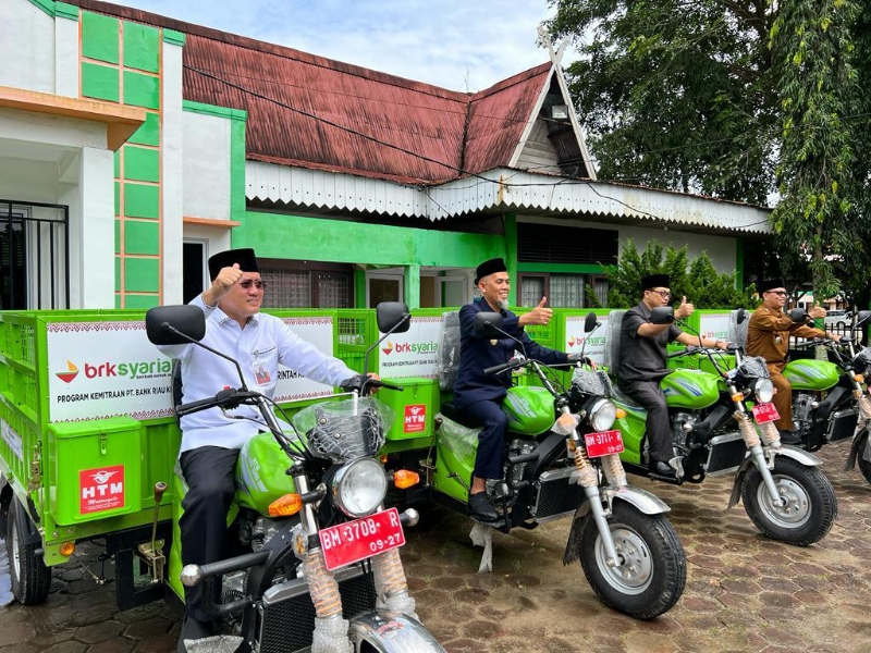 BRK Syariah Serahkan Bantuan CSR ke Dumai