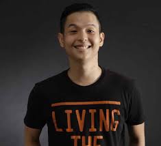 Ernest Kaget Raih Penghargaan Bergengsi