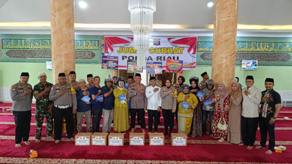 Gelar Jumat Curhat di Masjid Jum'aid Nurul Iman, Ditlantas Polda Riau Ajak Jaga Ketertiban Pilkada