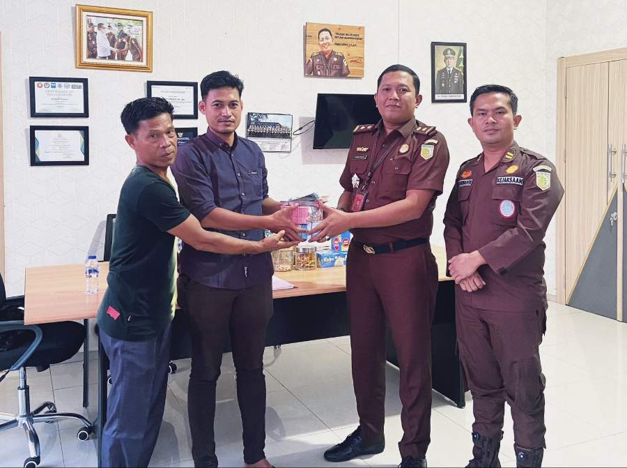 Kejari Rohil Terima Pengembalian Uang Kerugian Negara dari Terpidana Kasus Korupsi