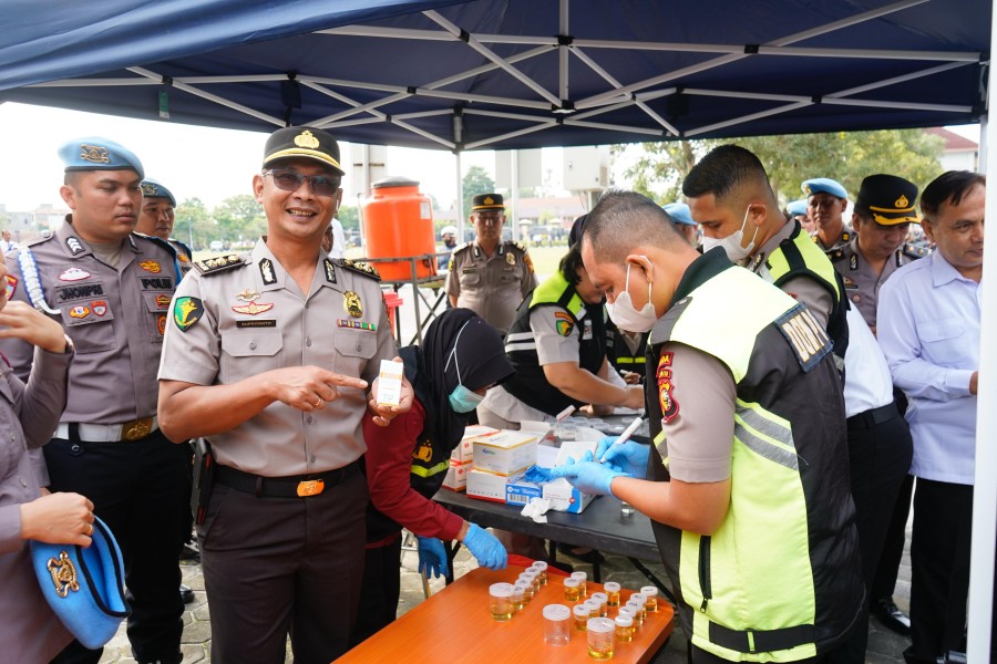 Tes Urine Serentak, Komitmen Polda Riau Bersihkan Personel dari Narkoba