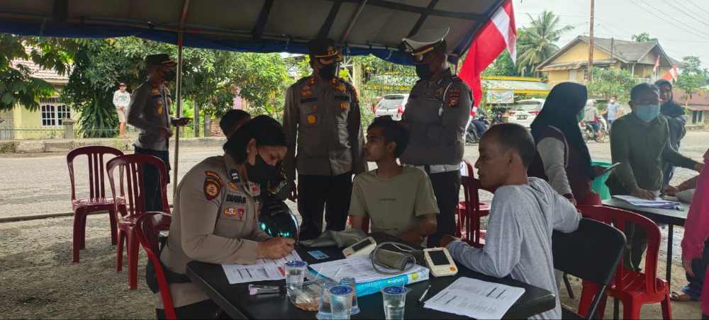 Ribuan Pengguna Jalan Peroleh Vaksin Merdeka Gratis dari Polres Inhu