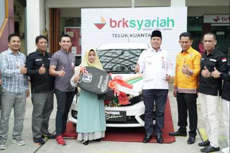 Halmawati Nasabah BRK Syariah Capem Baserah Bawa Pulang Mobil Brio dari Undian Tabungan Bedelau II
