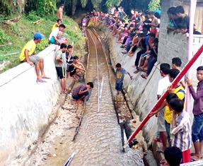 Pacu Jalur Miniatur Kian Pupuler, Seperti Apa Ya?