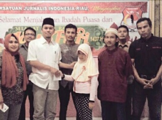 DPW PJI Riau Buka Puasa Bersama, Berbagi Takjil dengan Penjual Koran