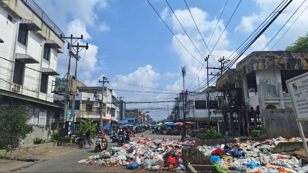 DLHK Pekanbaru Bantah Kekurangan Alat Berat, Ingot: Pengangkutan Sampah Berjalan Normal