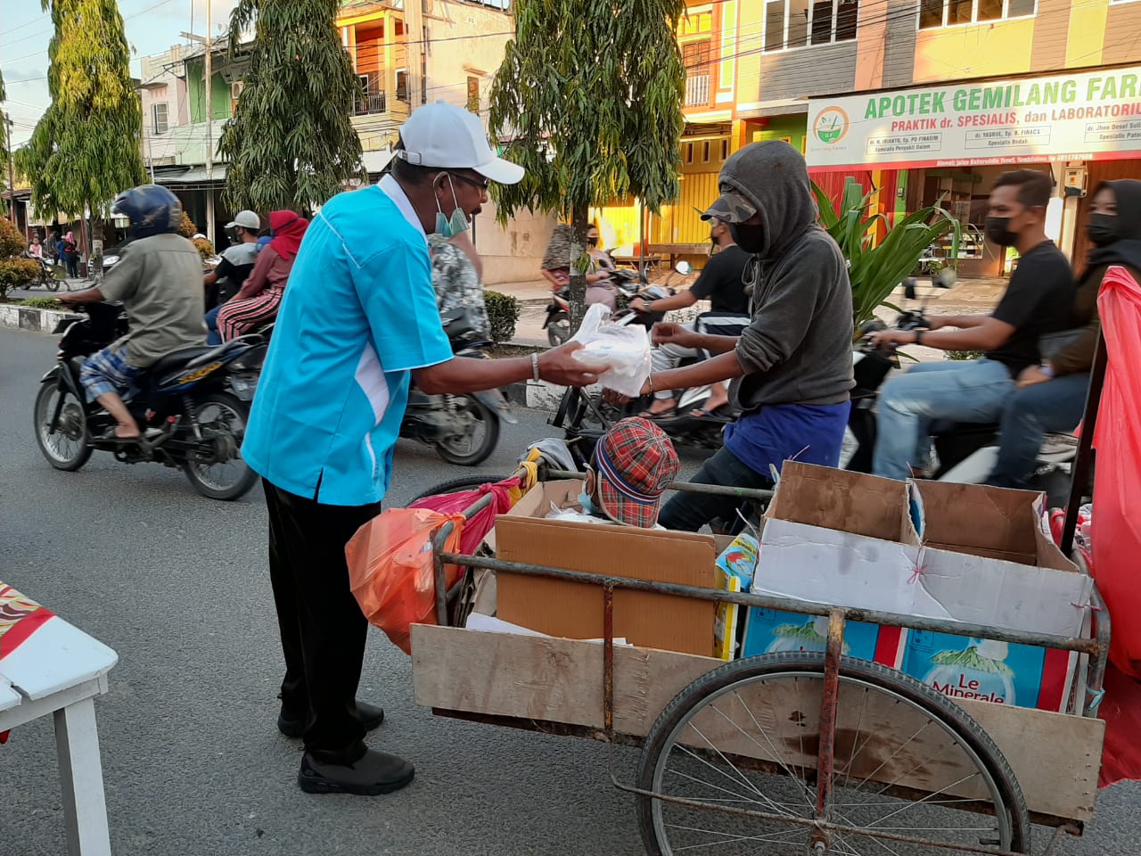 Tak Kenal Lelah, Pembina YVB Terus Tebar Kebaikan di Bulan Ramadhan