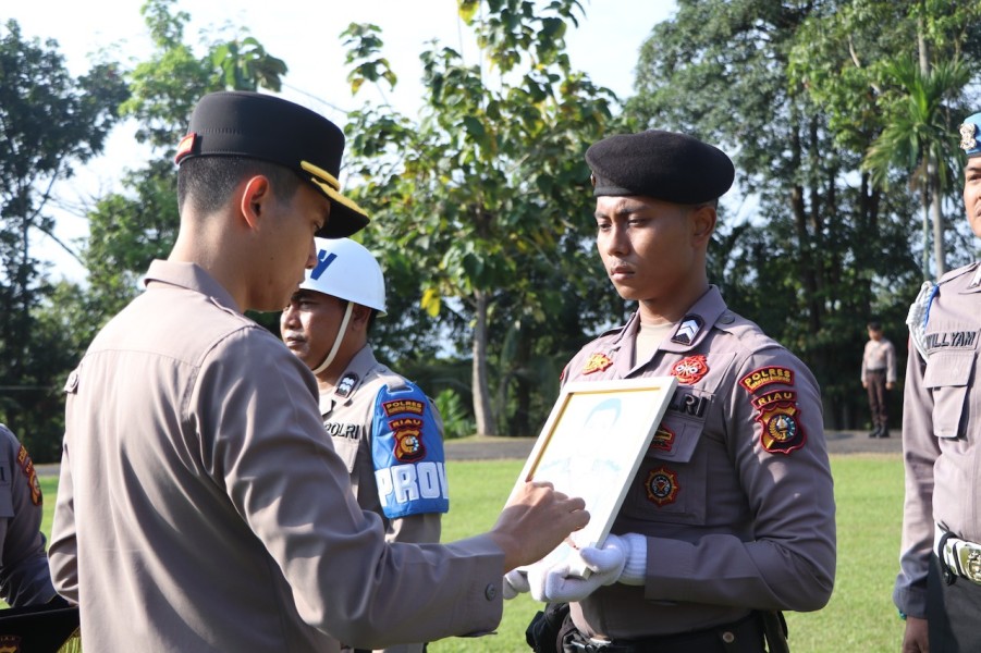 Dua Personel Polres Kuansing Diberhentikan Tidak Hormat Karena 30 Hari Tak Masuk Dinas
