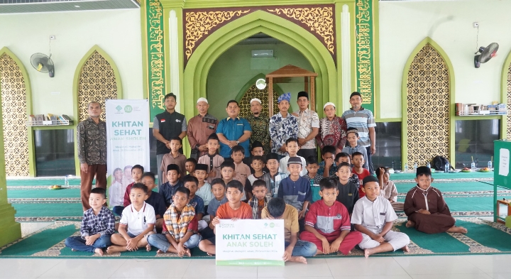 Wujudkan Bahagia Akhir Tahun untuk Anak-Anak, IZI dan Masjid Al-Muhajirin Gelar Khitan Massal Gratis di Kampar