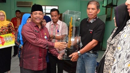 Pemkab Bengkalis Beri Penghargaan Adikriya pada Kelompok Usaha IKM