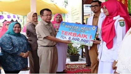 Bupati Serahkan Penghargaan Bidang Kesehatan