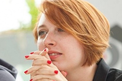 Leher Wartawati Rusia Ini Ditikam Saat di Studio