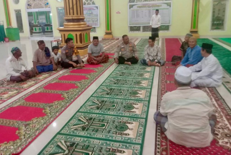Polsek Tandun Sampaikan Pesan Pilkada Damai di Masjid Al Ihwan