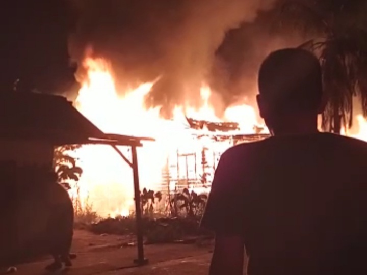 Sebelas Rumah Warga di Kateman Hangus Terbakar