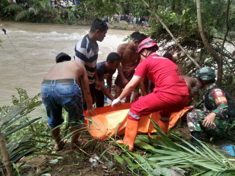 Mobil di Sumbar Masuk Jurang dan Hanyut Terseret Arus, 1 Orang Ditemukan Meninggal