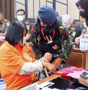 Kasus Duren Tiga, Penyidik Serahkan Tersangka & Barang Bukti, FS & PS Ditahan Terpisah