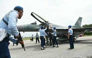 Pesawat Tempur Asing Berbendera Gajah Diturunkan Paksa F-16 di Lanud Pekanbaru