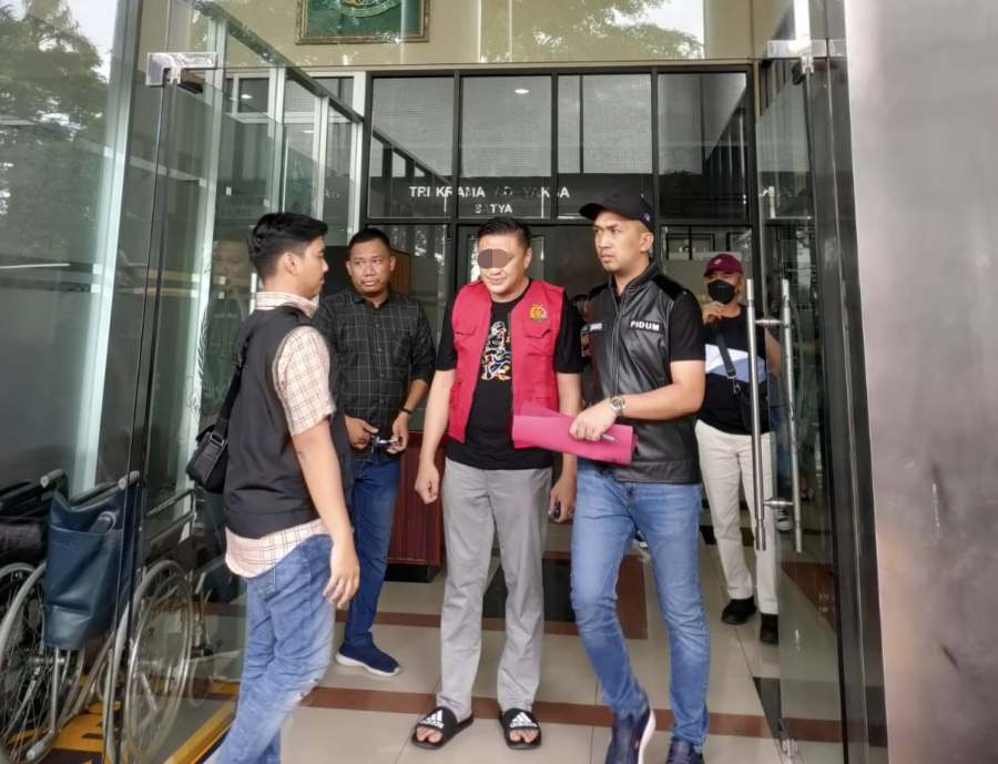 Disaat Warga Lagi Sibuk Nyoblos, Tim Kejaksaan Berhasil Amankan Roland Yahya Terpidana Kasus Perpajakan