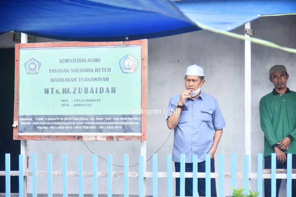 Wabup Inhil Potong 2 Hewan Kurban di Pulau Kijang