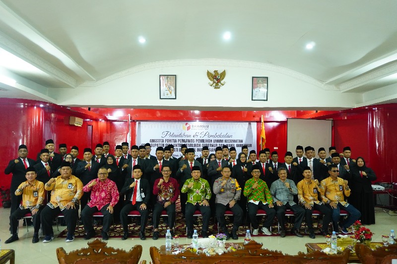 Hadiri Pelantikan Panwascam Kabupaten Siak, Indra Khalid: Jaga Integritas Hingga Akhir Tugas Pengawasan Pilkada 2024