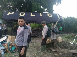 Tingalkan Anak Istri, 39 Personil Polres Inhu Bermalam di Hutan Padamkan Titik Api