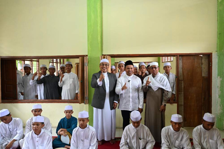 Kunjungi Ponpes Dalur Qur'an, Abuya Kariman Doakan Abdul Wahid Jadi Gubernur Riau