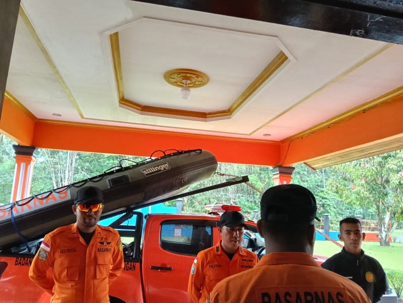 Sungai Nagari Salareh Aia Barat Sumbar Meluap, 7 Warga Terjebak