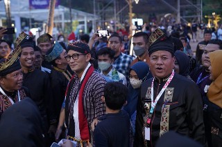 Pacu Jalur dan Randai Guncang Taman Mini, Suhardiman: Ini Upaya Pemerintah Agar Budaya Kuansing Lebih Terkenal
