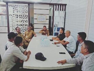 Mempererat Silahturahmi, 4 Atlet IFA Inhu Kunjungi Sekda Hendrizal