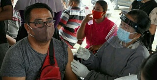 300 Warga Koto Gasib Siak Ikuti Vaksinasi Massal 