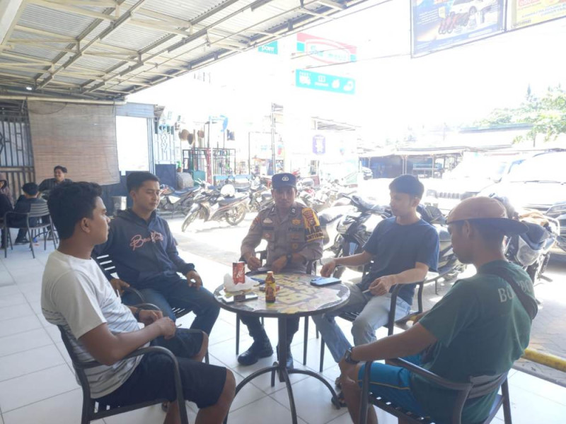 Ciptakan Pilkada Damai 2024, Bhabinkamtibmas Polsek Kandis Gencar Lakukan Cooling System