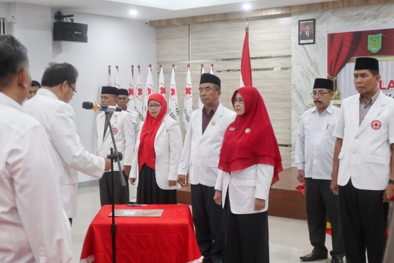 Bupati Wardan Hadiri Pelantikan Pengurus PMI Inhil