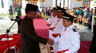 Bupati Rokan Hilir Lantik Tiga Datuk & Satu Datin Penghulu Kecamatan Pujud  