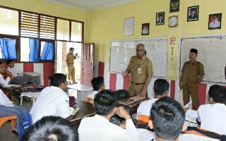 Pjs Bupati Inhil Berikan Motivasi Bagi Siswa SMAN 1 Tembilahan Kota