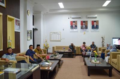 Pasca Lebaran, Ketua DPRD Kuansing Langsung Ngantor Terima Kunjungan DPRD Sawah Lunto Sumbar 