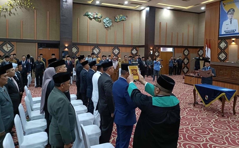 Lantik 36 Pejabat Eselon III dan IV Pemko Pekanbaru, Wako Agung Sebut 6 Bulan ke Depan Masih Ada Penilaian