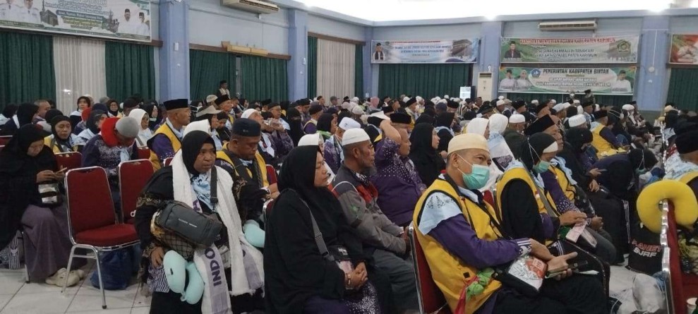 Disambut PLh Sekdaprov, 441 Kloter Pertama Jamaah Haji Riau Sudah Tiba di Tanah Air
