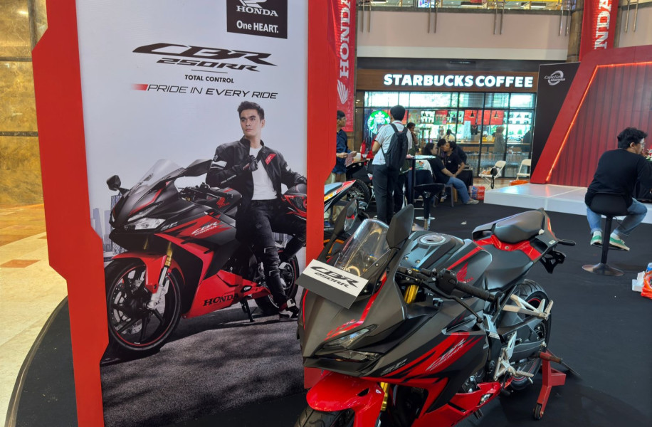 Capella Honda Tampilkan Motor Sport Honda di Mall SKA