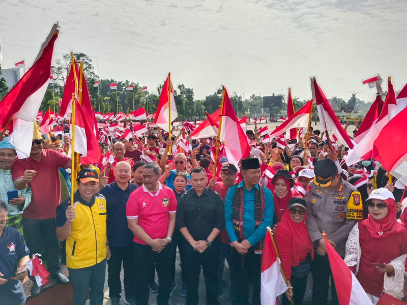 Dihadiri Ribuan Peserta, Parade Bendera Merah Putih Sepanjang 79 Meter Meriahkan Launching Gerakan Sejuta Bendera