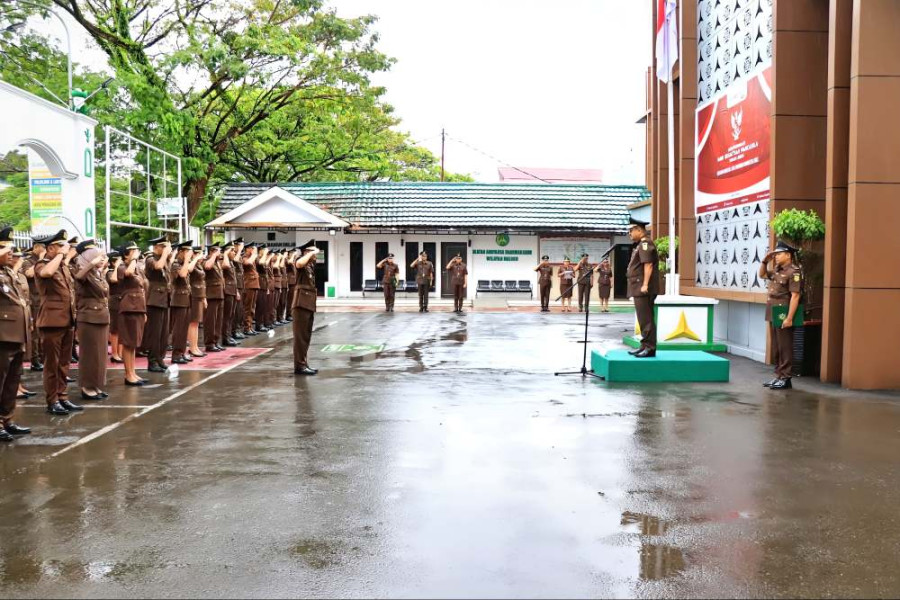 Meskipun Hujan, Semangat Pegawai Kejati Maluku Tak Surut Peringati Hari Kesaktian Pancasila