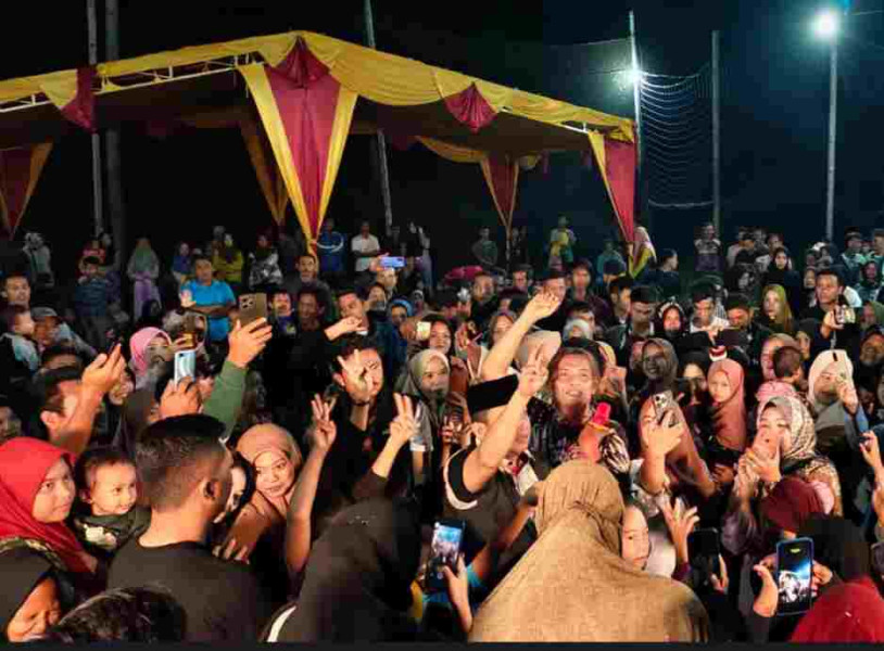 Warga Sungai Intan Senang, Kampanye Fermadani Riang Gembira Dihibur Artis