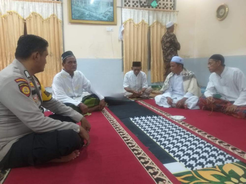 Polsek Tempuling Gelar Salat Subuh Bersama Masyarakat, Pererat Persatuan dan Kesatuan Pasca Pilkada