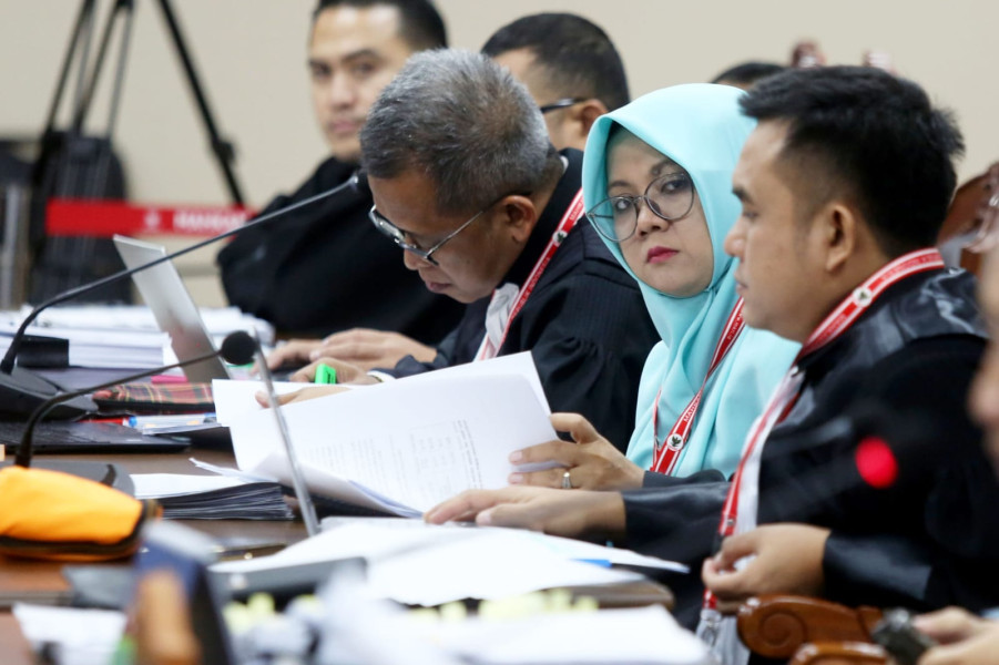 Hakim Pertanyakan Alfedri-Husni ke MK Padahal Petahana