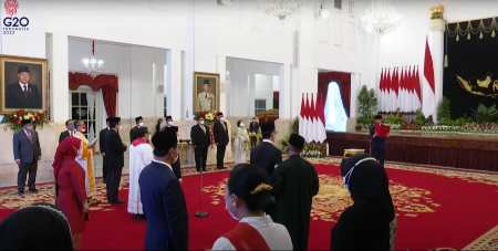 Jokowi Lantik 5 Anggota DKPP Periode 2022-2027