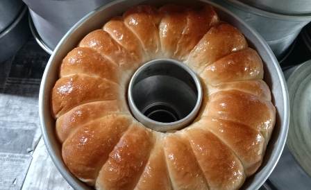 Jajaran Diskop dan UKM Inhil Lihat Langsung Peoduksi Roti Gembong Raini