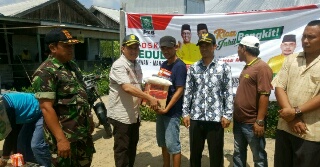 PKB Inhil Serahkan Bantuan Korban Kebakaran Desa Bekawan